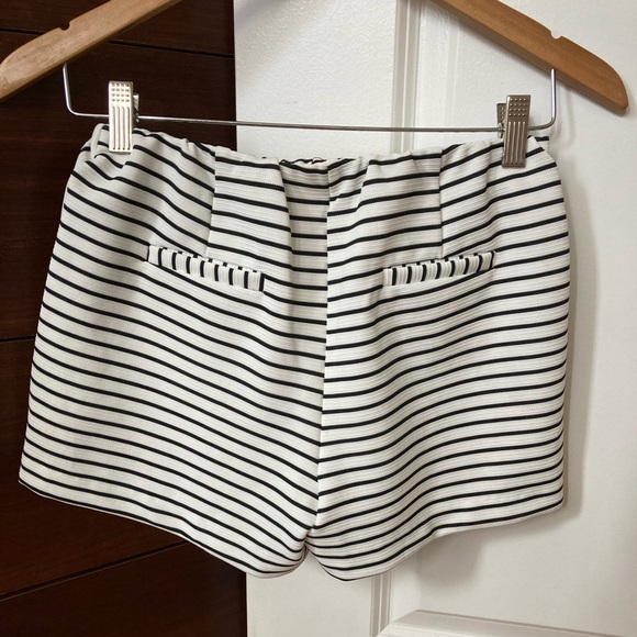 Black and white striped shorts - Picture 3 of 4